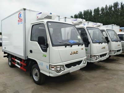 貴州客戶到我公司提3臺現(xiàn)車